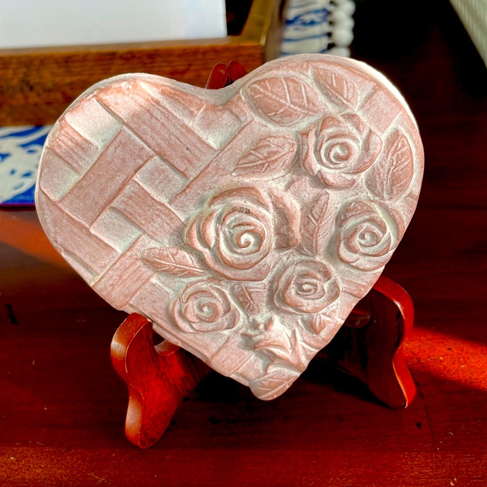 Isabel Bloom heart, light pink color with lattice and roses, 4”X4,” from 1999